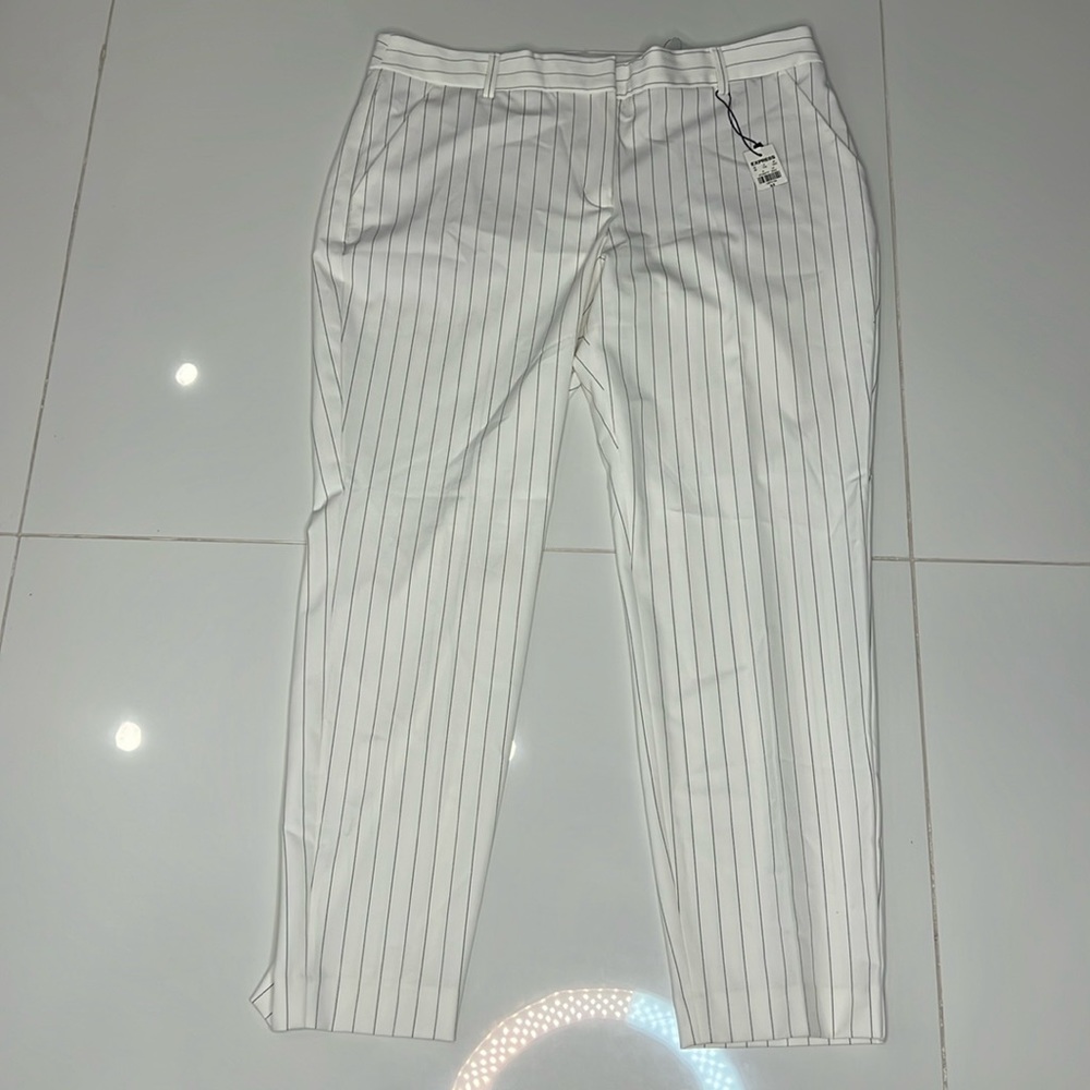 Woman’s Express Ankle Mid Rise Pants